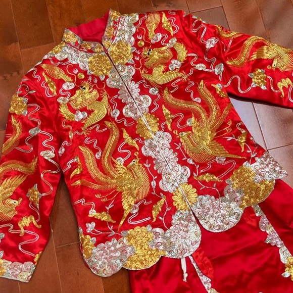 Chinese Traditional Wedding Dress
Golden Qun Kwa - Picture 5 of 8